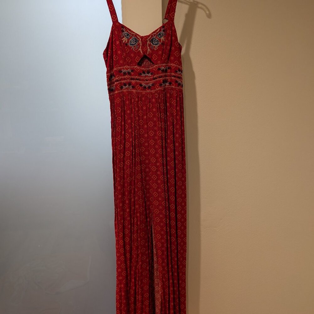 Maxi dress with cut-out